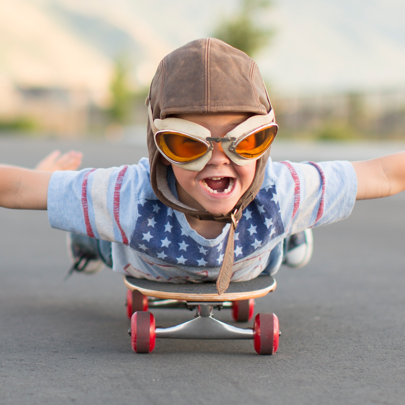 Kid auf Rollbrett 400x400