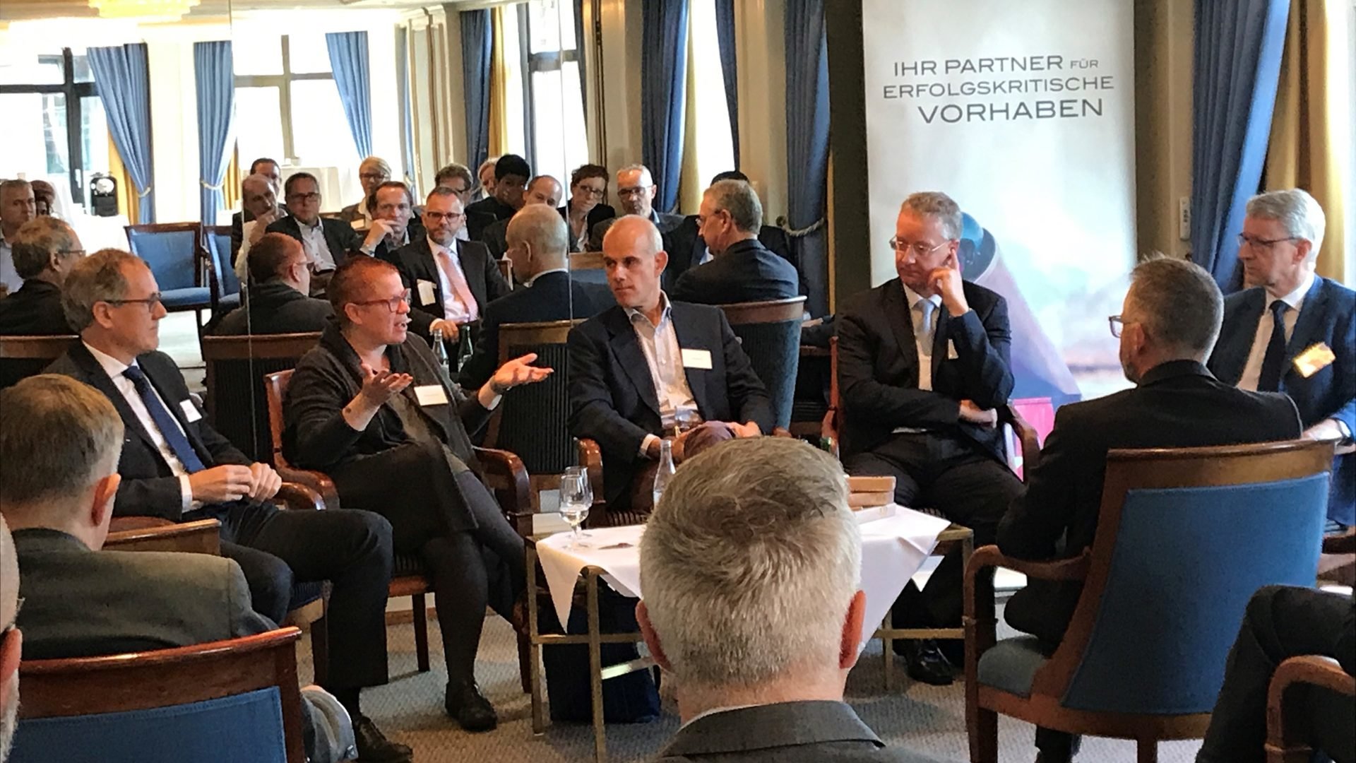 Blog Featured Image - Podiumsgespräch: Herausforderungen des Projektmanagements im Zeitalter der digitalen Transformation